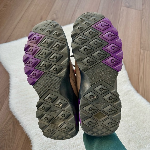 Hey
Shoe 2 times, took a small size, I thought I'll tear, but it did not work - Picture 5 of 6